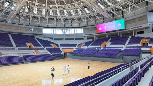 孔帕尼：很高兴戴维斯能及时回归，卡尔攻防两端都非常出色